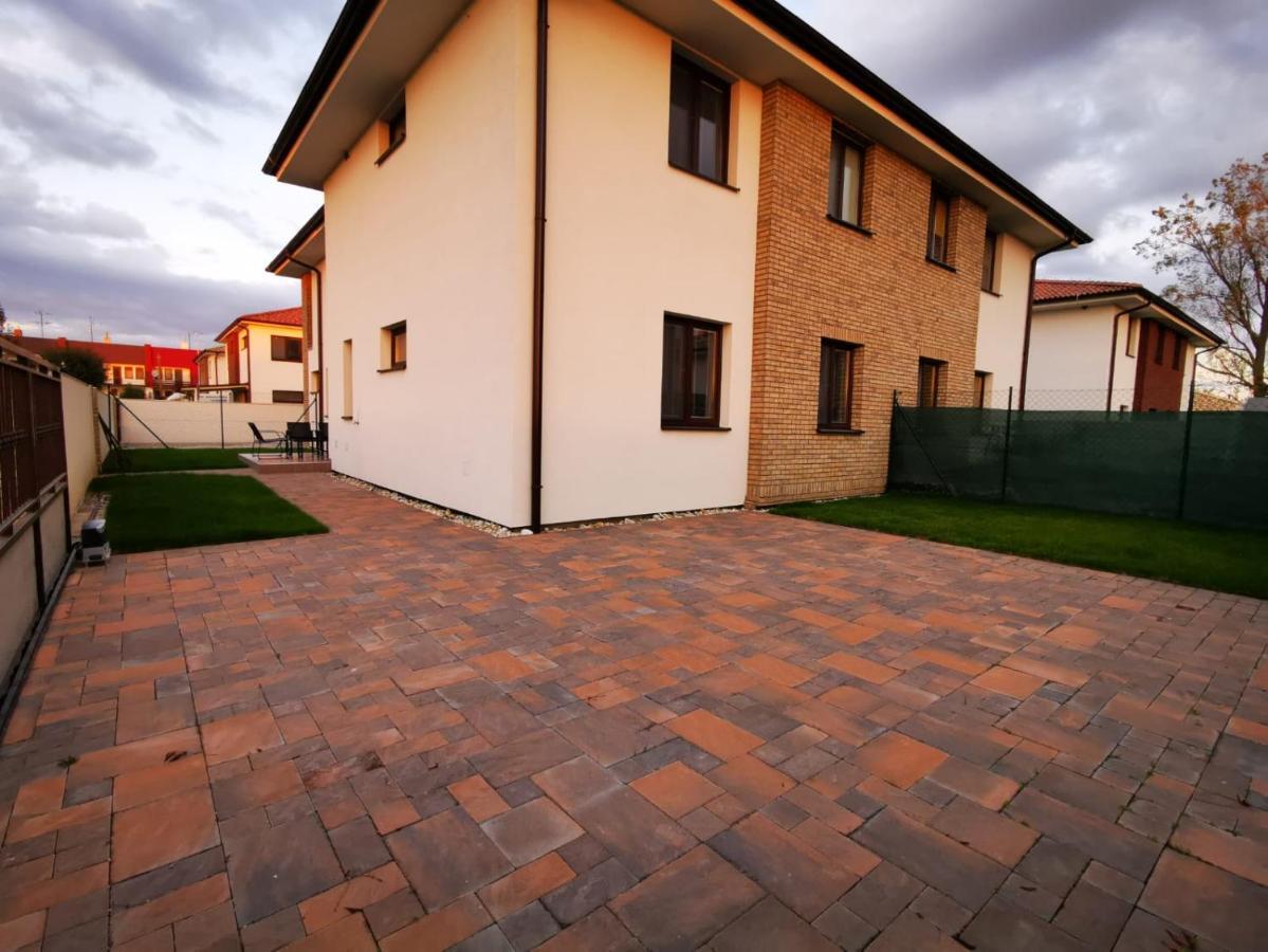 Relax And Sun Apartment Dunajska Streda Exterior photo